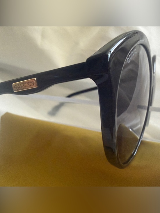 Gucci Women\'s Black Cat-Eye Sunglasses with Gold Logo Pouch main image 7